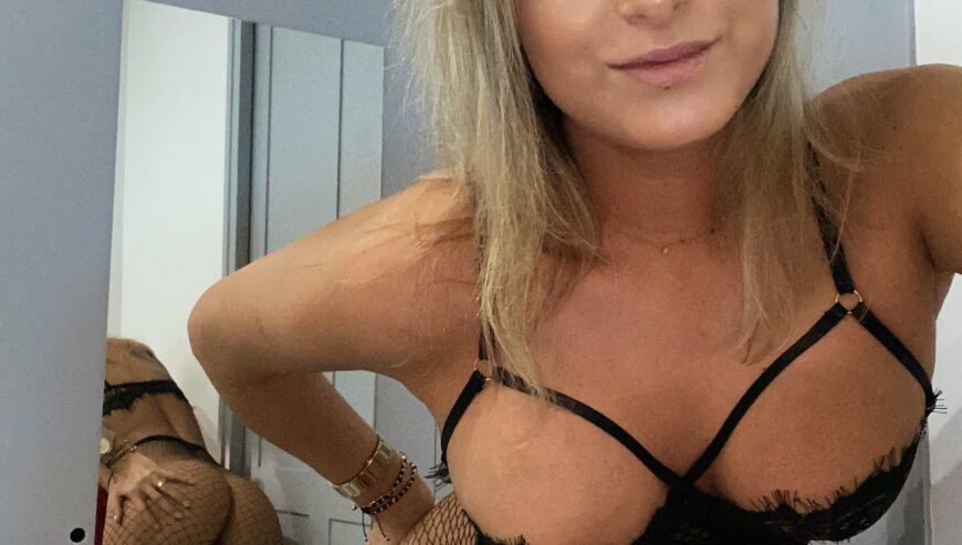 HOT BELLE BRUNE SEXY